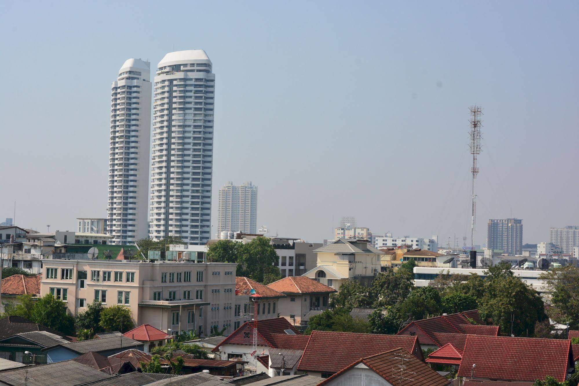 Adamaz House Hotel Bangkok Exterior photo